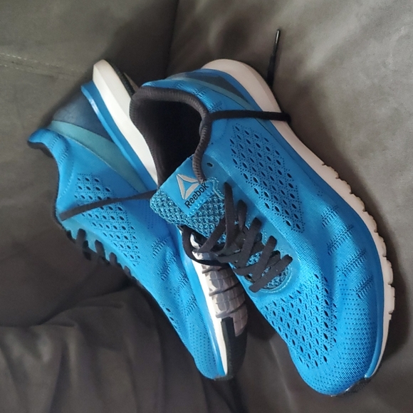 Reebok Sneakers (size 7) - Picture 2 of 7